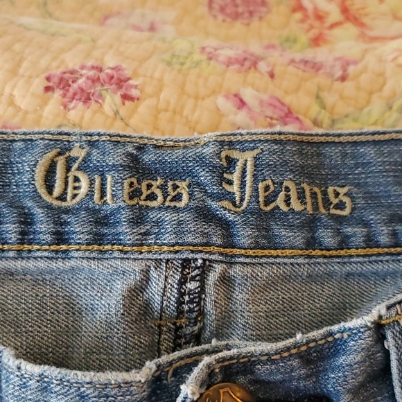Guess Jeans. - Picture 2 of 7